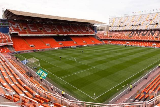Fußball, Stadiongeschichte FC Valencia VALENCIA - SPAIN - OCTOBER 15 - New Mestalla Stadium image during the La Liga BBVA match Valencia CF at Mestalla stadium on October 15, 2013 in Valencia, Eastern Spain . 