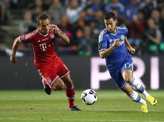 Freitag 30.08.2013, UEFA SuperCup, Super Cup, Saison 2013 2013 in Prag CZE, Fussball, International FC Bayern München - Chelsea FC Eden Hazard, Chelsea, Rafinha, Bayern DeFodi010310009250