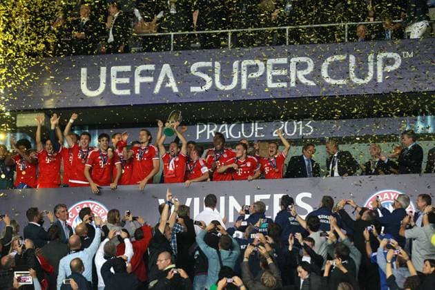 Freitag 30.08.2013, UEFA SuperCup, Super Cup, Saison 2013 2013 in Prag Fussball, International FC Bayern Muenchen - Team, Mannschaft mit Pokal, Franck Ribery, Bayern DeFodi010310009250