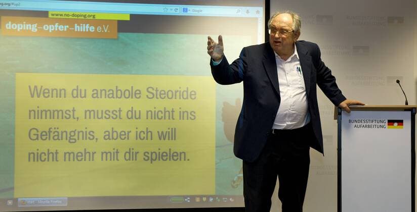 Sportpolitik Berlin 23.10.2013 Doping Opfer Hilfe DOH e.V. Die Doping-Opfer-Hilfe e.V. (DOH) eröffnet in Berlin das nach seinem Initiator benannte Werner-Franke-Dopingarchiv, das nach dem Umzug von Weinheim ab sofort in Räumen der Havemann-Gesellschaft interessierten Nutzern zur Verfügung steht. Prof Werner FRANKE Molekularbiologie am Deutschen Krebsforschungszentrum in Heidelberg erhält den Heidi Krieger Anti-Doping-Preis 2013