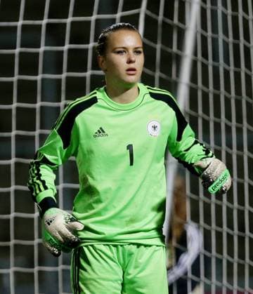 Ulm , Fußball Länderspiel U 19 Deutschland vs. Schweden Merle Frohms ( GER VfL Wolfsburg )