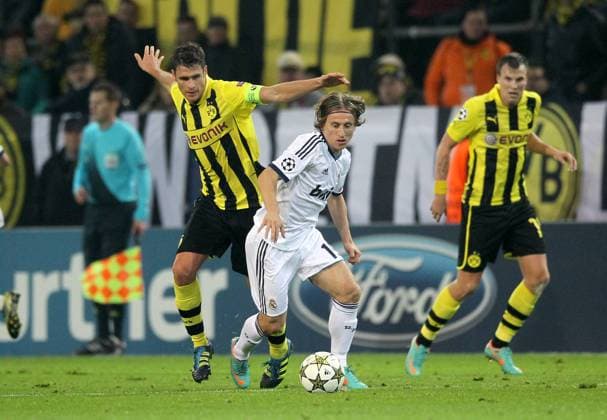 Mittwoch 24.10.2012, UEFA Champions League, Saison 12 13 - in Dortmund, BV Borussia Dortmund - Real Madrid, Sebastian Kehl (BVB) gegen Karim Benzema (Real) DeFodi001