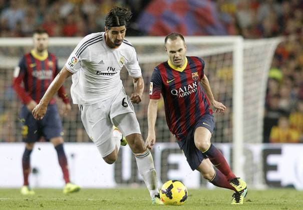 FC Barcelona s Andres Iniesta (r) and Real Madrid s Sami Khedira during La Liga match.October 26,2013.  (20144228)