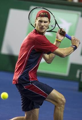 Andreas Seppi of Italia returns the ball to Philipp Kohlschreiber of Germany during the first day of the BNP Paribas 2013 Masters Tennis tournament in Paris, France, 28 October 2013. BNP Parisbas Masters  BNP64