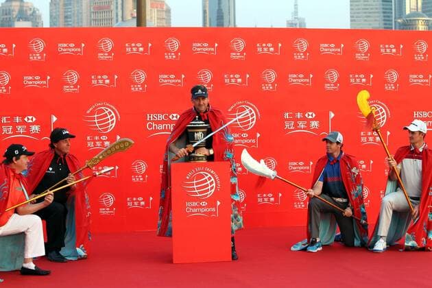 (131029) -- SHANGHAI, Oct. 29, 2013 (Xinhua) -- Golfers (From L-R) Jason Dufner of the United States, Phil Mickelson of the United States, defending Champion Ian Poulter of England and Rory McIlroy of Northern Ireland, Justin Rose of England wearing Chinese costumes attend the photo call for the WGC-HSBC Champions tournament in Shanghai on October 29, 2013. (Xinhua Ren Long) (SP)CHINA-SHANGHAI-GOLF-WGC-HSBC CHAMPIOMSHIP 