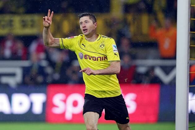 01.11.2013, xovx, Fussball 1.Bundesliga, Borussia Dortmund - VfB Stuttgart, Jubel bei Robert Lewandowski (Borussia Dortmund) nach dem Tor zum 4:1, Aktion.