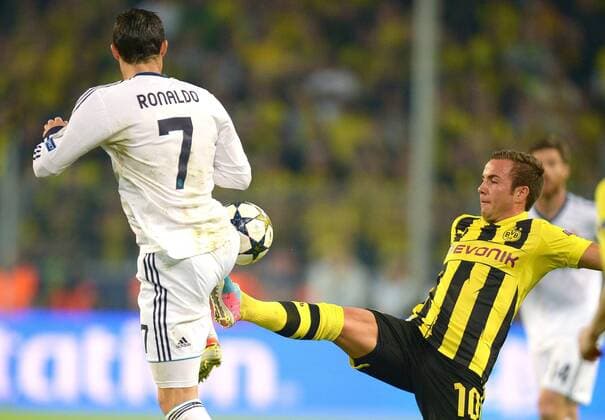 Mittwoch 24.04.2013, Fussball UEFA Champions League Saison 12 13 Halbfinale Hinspiel in Dortmund, BV Borussia Dortmund - Real Madrid CF, Cristiano Ronaldo (Real Madrid) gegen Mario Götze (BVB) DeFodi018
