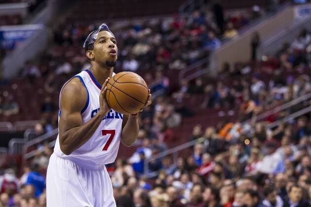 November 4, 2013: Philadelphia 76ers point guard Darius Morris (7) shoots the free throw with his masked raised during the NBA Basketball Herren USA game between the Golden State Warriors and the Philadelphia 76ers at the Wells Fargo Center in Philadelphia, Pennsylvania. The Warriors win 110-90. (Christopher Szagola Cal Media) NBA Basketball Herren USA 2013: Warriors vs 76ers NOV 04 - ZUMAcs7