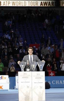 06.11.2013 London, England. Roger Federer receives the ATPWorldTour.com Fan s Favourite Arthur Ashe Humanitarian of the Year and Stefan Edberg Sportsmanship Awards 2013 xHongboxChenx  ActionPlus20151657