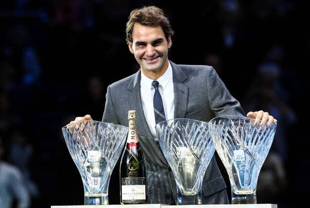 Roger Federer of Switzerland poses with trophies of the 2013 ATP Tennis Herren Fans Favourite award, the Humanitarian award and the Sportsmanship award on day 3 of the Barclays ATP Tennis Herren World Tour Finals at the O2 Arena in London, Britain, Nov. 6, 2013. (Xinhua Tang Shi) (SP)BRITAIN-LONDON-TENNIS-ATP FINALS-FEDERER-AWARD 