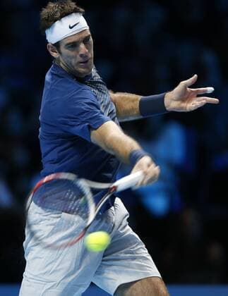 Juan Martin del Potro of Argentina returns the ball during the Singles Group B match on day 4 of the Barclays ATP Tennis Herren World Tour Finals at the O2 Arena in London, Britain, Nov. 7, 2013. Juan Martin del Potro lost 1-2. (Xinhua Wang Lili) (SP)BRITAIN-LONDON-TENNIS-ATP FINALS-SINGLES-GROUP B- 
