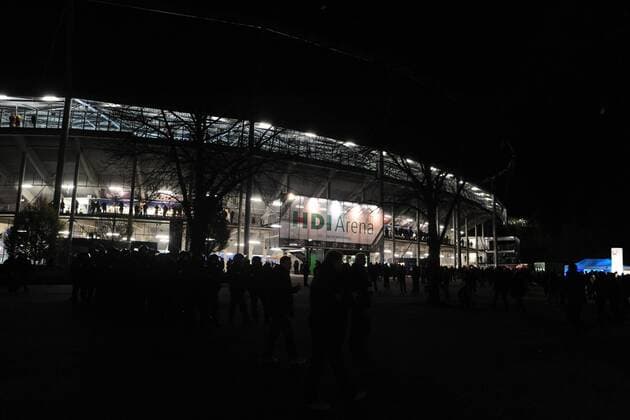 Fussball 1. Bundesliga 12. Spieltag Hannover 96 am 08.11.2013 in der HDI Arena in Hannover Aussenansicht der HDI-Arena vor dem Spiel