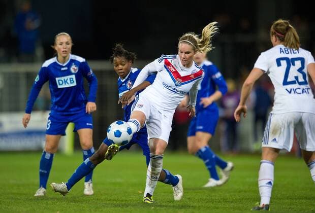 Genoveva ANONMA (POT) - Amandine HENRY (2vr LYO) Fussball Frauen Championsleague Saison 2013 2014, Achtelfinale Hinspiel: 1.FFC Turbine Potsdam - Olympique Lyon in Potsdam, Deutschland am 10.11.2013,