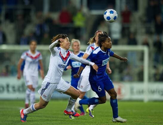 Genoveva ANONMA (POT) - Saki KUMAGAI (l LYO) Fussball Frauen Championsleague Saison 2013 2014, Achtelfinale Hinspiel: 1.FFC Turbine Potsdam - Olympique Lyon in Potsdam, Deutschland am 10.11.2013,