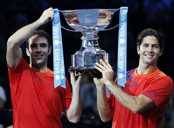 LONDON, Nov. 11, - Spanish David Marrero (L) and Fernando Verdasco hold the trophy during the awarding ceremony for the Doubles Final on day 8 of the Barclays ATP Tennis Herren World Tour Finals at the O2 Arena in London, Britain, Nov. 11, 2013. (Xinhua Wang Lili) (SP)BRITAIN-LONDON-TENNIS-ATP FINALS-DAY 8-DOUBLES-FINALS 