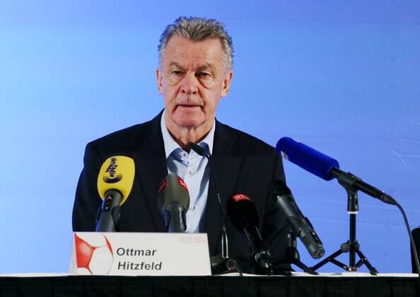 12.11.2013 Zürich Flughafen. Medienkonferenz der Schweizer Fussball-Nationalmannschaft vor dem Spiel gegen Südkorea. Bild zeigt Coach Ottmar Hitzfeld Foto 