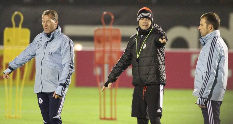 Bundestrainer Joachim Löw (Mitte) mit Hansi Flick (re.) und Andreas Köpke Fussball Deutsche Fussball Nationalmannschaft Training in München vor dem Länderspiel Deutschland - Italien 12.11.2013