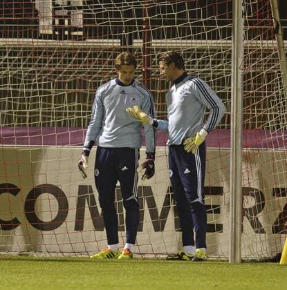 12.11.2013, Deutsche Nationalmannschaft Saison 2013 2014, Deutsche Nationalmannschaft Training vor dem Länderspiel Italien - Deutschland, beim FC Bayern an der Säbener Strasse. v.li: Torwart Rene Adler, Roman Weidenfeller.