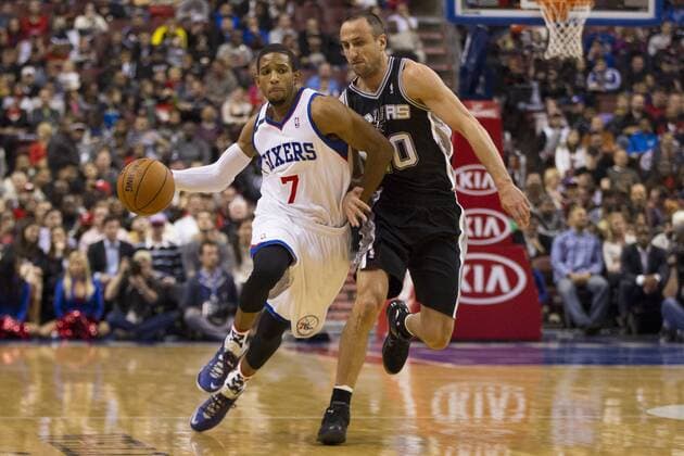November 11, 2013: Philadelphia 76ers point guard Darius Morris (7) drives up the court with the ball as San Antonio Spurs shootingguard Manu Ginobili (20) guards him during the NBA Basketball Herren USA game between the San Antonio Spurs and the Philadelphia 76ers at the Wells Fargo Center in Philadelphia, Pennsylvania. (Christopher Szagola Cal Media) NBA Basketball Herren USA 2013: Spurs vs 76ers NOV 11 - ZUMAcs7