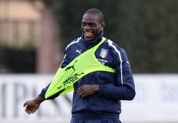 IPP20131112 Football - soccer: International match, Italy (ITA) Training Session, mario balotelli ride (Hinweis: Verwendung nur in Deutschland - only Germany) xHOCHxZWEIx xItalyxPhotoxPressx 