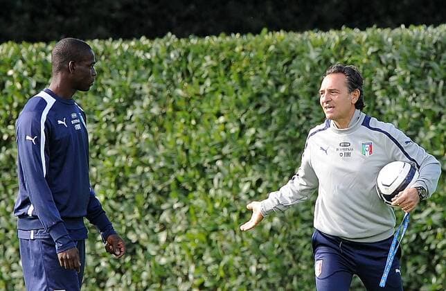 IPP20131113 Football - soccer: International match, Italy (ITA) Training Session, mario balotelli, cesare prandelli xHOCHxZWEIx xItalyxPhotoxPressx 