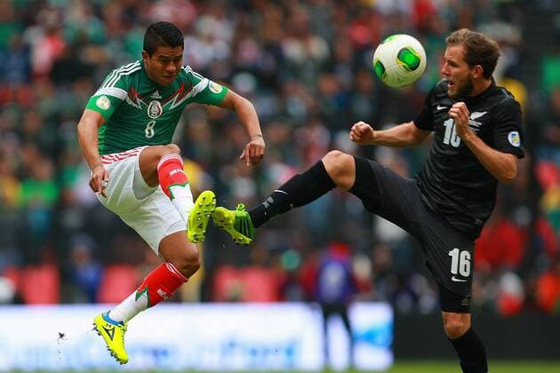 DISTRITO FEDERAL, MEXICO - NOVIEMBRE 13: Juan Carlos und Jeremy Brockie - Mexiko - Neuseeland. (Foto: FranciscoEstrada JAMMEDIA) 