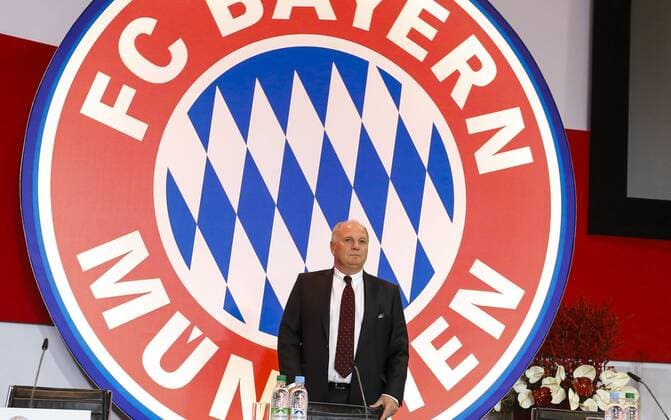 Präsident und Aufsichtsratsvorsitzender Uli HOENESS (FCB) redet zu den Anhängern, Rede, Rede, Ansprache, Geste, gestikuliert, Management, Funktionär, Geschäftsführung, Vereinsleitung, Emotionen, Vereinsführung, Manager FC Bayern München Jahreshauptversammlung Audi Dome München, am 13.11.2013 Saison1314 , Saison 2013 2014
