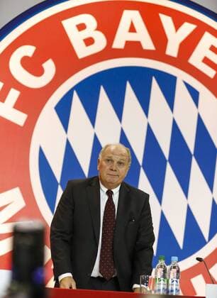 Präsident und Aufsichtsratsvorsitzender Uli HOENESS (FCB) redet zu den Anhängern, Rede, Rede, Ansprache, Geste, gestikuliert, Management, Funktionär, Geschäftsführung, Vereinsleitung, Emotionen, Vereinsführung, Manager FC Bayern München Jahreshauptversammlung Audi Dome München, am 13.11.2013 Saison1314 , Saison 2013 2014