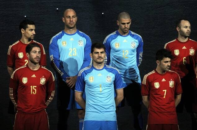 Jesus Navas, Jose Manuel Pepe Reina (23), Victor Valdes (12), Andres Iniesta (6), Sergio Ramos, Iker Casillas (1), David Villa (7) Spanien präsentiert das Nationaltrikot für die WM 2014 xPABLOGARCIAx 