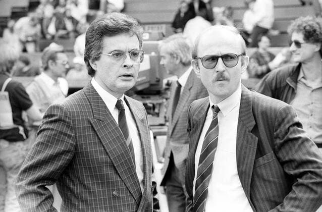 VfB Stuttgart - Werder Bremen: DFB-Sekretär Wilfried Straub (li.) und Werder-Manager Willi Lemke