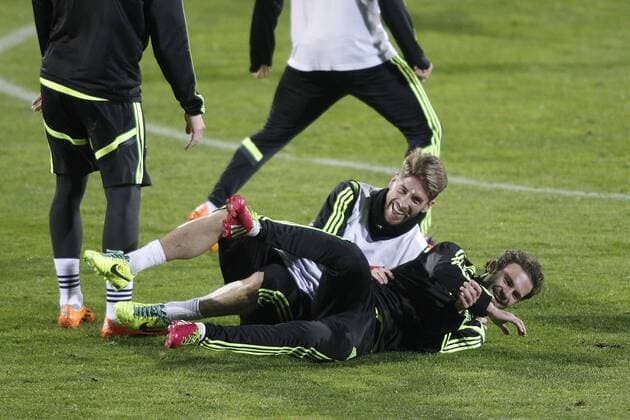 Spanish soccer team trains before they trip to South Africa in Madrid, Spain. In the pic: Sergio Ramos and Juan Mata. November 14, 2013.  (20147903)
