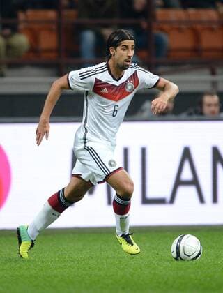 FUSSBALL INTERNATIONALES TESTSPIEL in Mailand Italien - Deutschland 15.11.2013 Sami Khedira (Deutschland) am Ball. 