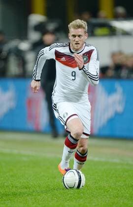 FUSSBALL INTERNATIONALES TESTSPIEL in Mailand Italien - Deutschland 15.11.2013 Andre Schuerrle (Deutschland) am Ball. 