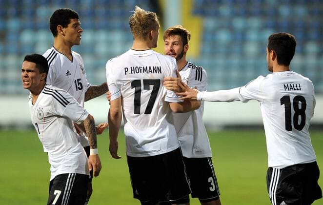 15.11.2013 Podgorica(Montenegro) Montenegro - Germany Uefa U21 Euro qualifiers men s football Leonardo Bittencourt(L),Shawn Parker(2L) and Marvin Plattenhardt(4L) with Philipp Hofmann(3L) Germany celebrate goal :Stringer 