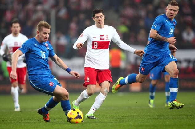 Wroclaw, 15.11.2013 - Friendly 2013 - Poland vs Slovakia - TOMAS HUBOCAN (Slovakia) ROBERT LEWANDOWSKI (Poland) JURAJ KUCKA (Slovakia) -  131115MIN061