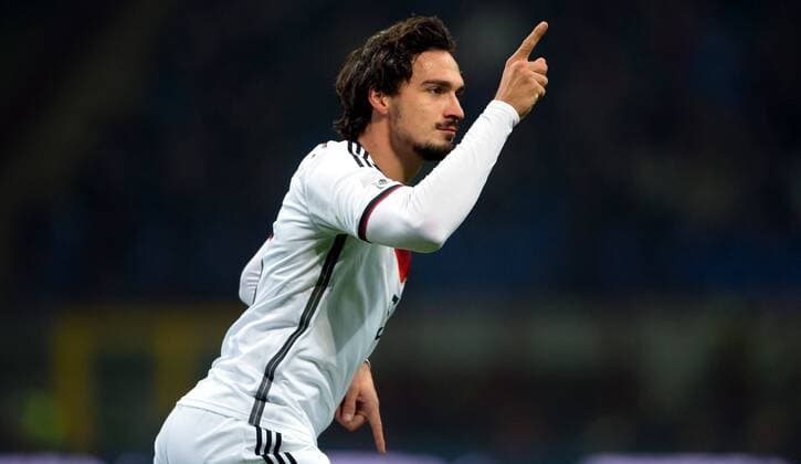 15. November 2013: Mailand, Fussball Testspiel: Italien - Deutschland: Deutschlands Mats Hummels jubelt ueber seinen Treffer zum 1:0.