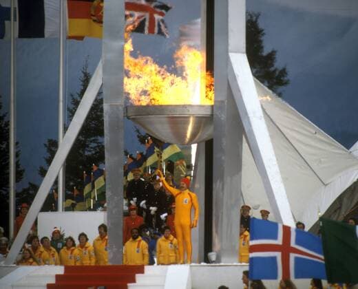 Eröffnungsfeier der Olympischen Spiele 1980 in Lake Placid, Fackelträger Charles Morgan Kerr mit der Olympischen Fackel
