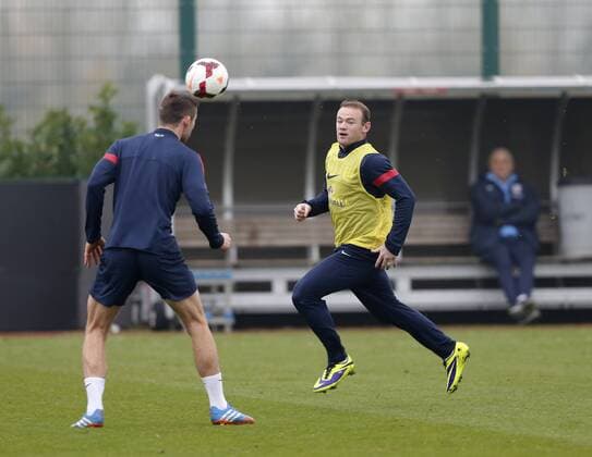 England s Wayne Rooney in action during training England Training - London Colney - England -18 11 2013 - Pic David Klein Sportimage EDITORIAL USE ONLY. No use with unauthorised audio, video, data, fixture lists, club league logos or live services. Online in-match use limited to 120 images, no video emulation. No use in betting, games or single club league player publications.