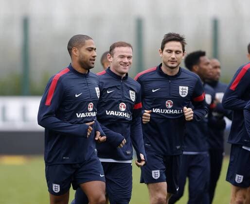 England s Wayne Rooney in action during training England Training - London Colney - England -18 11 2013 - Pic David Klein Sportimage EDITORIAL USE ONLY. No use with unauthorised audio, video, data, fixture lists, club league logos or live services. Online in-match use limited to 120 images, no video emulation. No use in betting, games or single club league player publications.
