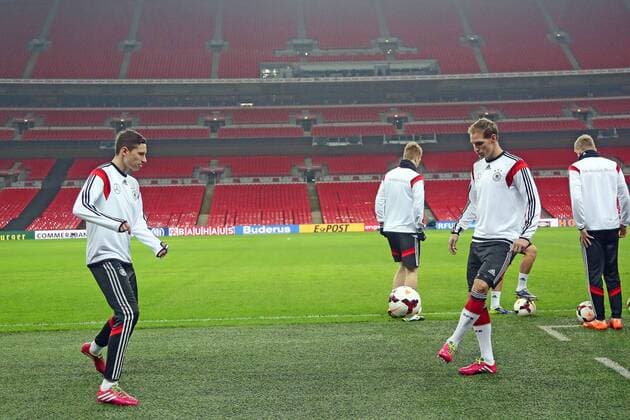 Julian Draxler, Benedikt Höwedes (D) - Abschlusstraining der Nationalmannschaft im Wembley Stadium