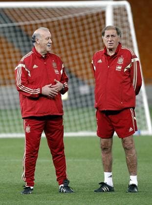 Entrenamiento de la selección española en Sudáfrica. En la imagen, Del Bosque y Grande. Spain s national team training session in South Africa. In this picture, Vicente Del Bosque and Toni Grande. xPABLOGARCIAx 