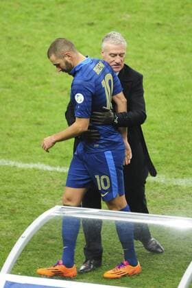 Sortie de Karim Benzema (Fra) - Didier Deschamps - selectionneur FOOTBALL : France vs Ukraine - Barrages - 19 11 2013 JBAutissier Panoramic 