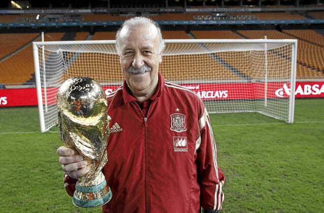 Spanish national trainer Vicente del Bosque poses with trophy. xPABLOGARCIAx 