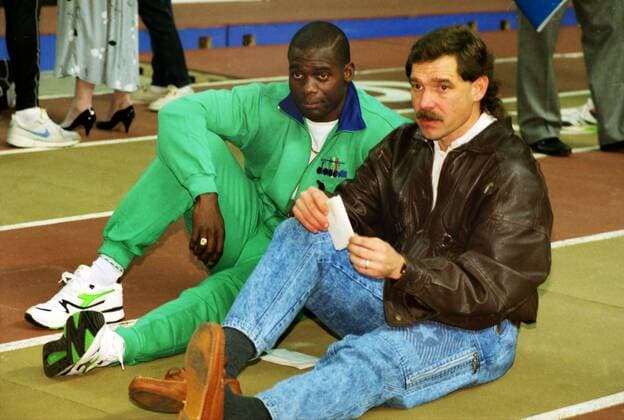 Athletics - 1991 Hamilton Spectator Indoor Games - Ben Johnson Comeback Race Ben Johnson, with coach Loren Loren Seagrave, right, makes his return to the track after serving his drugs suspension after failing the test after the Seoul Olympic 100m final. At the Copps Coliseum Johnson was greeted by the largest crowd to ever attend an indoor Canadian track and field event. More than 17,000 saw him finish second in the 50 metres in 5.77 seconds. 11 01 1991 