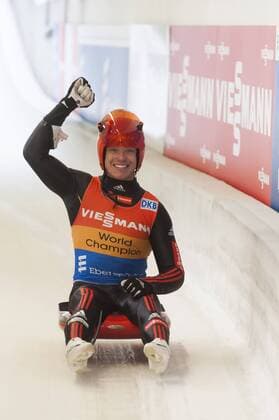 Felix LOCH Sieger jubelt im Ziel Viessmann Rodel Welt Cup in Igls, Österreich am 23.11.2013