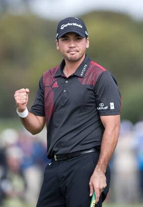 (131124) -- MELBOURNE, Nov. 24, 2013 (Xinhua) -- Jason Day (C) of Australia celebrates after winning the World Cup of Golf tournament at the Royal Melbourne Golf Club in Melbourne, Australia, Nov. 24, 2013. Jason Day won the individual s trophy. (Xinhua Bai Xue) (SP)AUSTRALIA-MELBOURNE-GOLF-WORLD CUP 