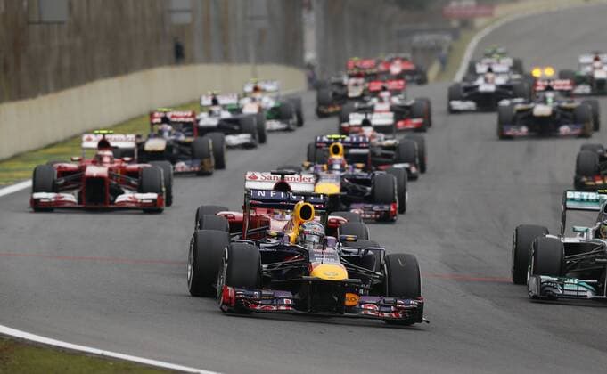 Motorsports: FIA Formula One World Championship 2013, Grand Prix of Brazil, 1 Sebastian Vettel (GER, Infiniti Red Bull Racing), start, mass, Masse, Menge, viele, many xHOCHxZWEIx