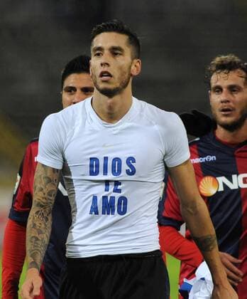 IPP20131124 Football - soccer: Serie A, FC Bologna - Inter Mailand, Ricardo Ricky Alvarez mit Trikot Dios te Amo - Dio ti Amo - xHOCHxZWEIx xItalyxPhotoxPressx 
