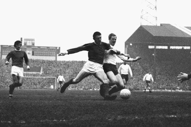 Football - 1966 1967 First Division - Manchester United 1 Tottenham Hotspur 1 United s Bill Foulkes and Spurs Frank Saul at Old Trafford. 14 01 1967 
