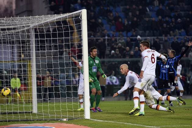Michael Bradley. Canceled goal of Michael Bradley Roma Bergamo 01-12-2013 Stadio Azzurri d Italia - Football Calcio 2013 2014 Serie A - Atalanta Bergamo vs AS Roma - lucianaxognibene